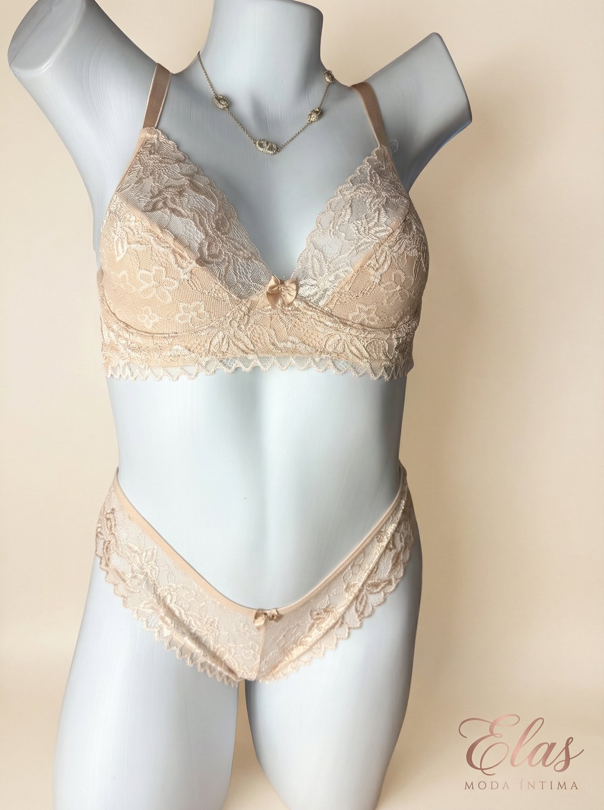 Conjunto em renda sem bojo