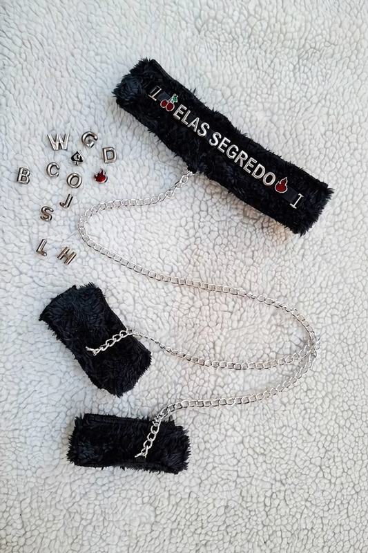 Choker de Pelúcia Personalizável e Algemas com Correntes - Letras não inclusas - Variação de acabamento